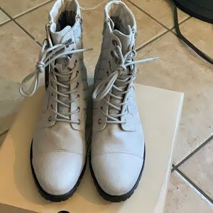 White Mountain Dashing Faux Suede Quilted Light Gray Combat Boot Size 11, NWT